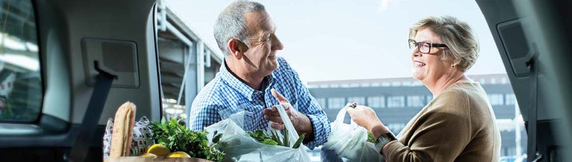 Couple unpacking the groceries out of their car